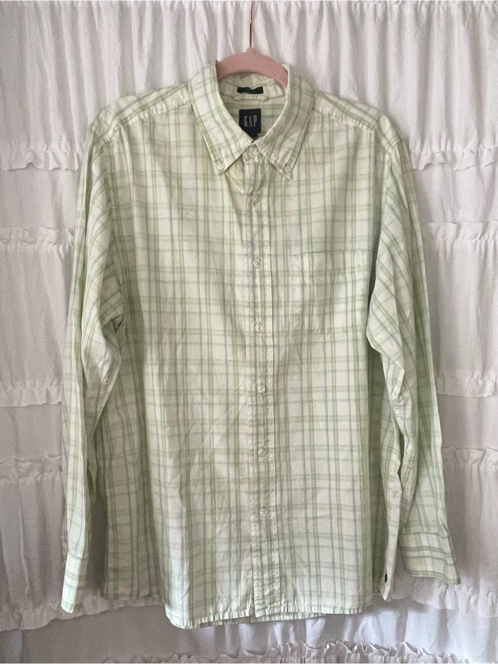 Gap Men's Large Classic Fit Plaid Button Up Shirt Long Sleeve Casual Lightweight